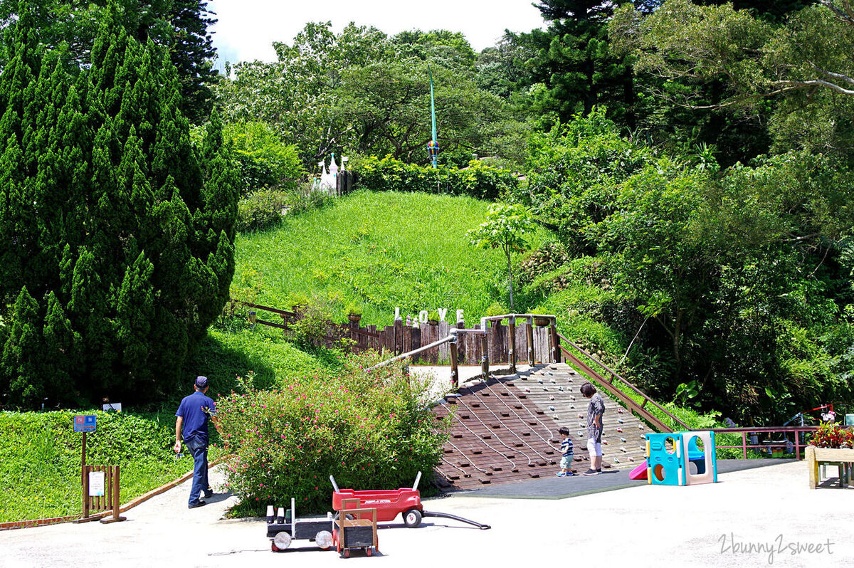 新竹親子景點》森林鳥花園～超長溜滑梯、攀岩山坡、遮陽沙坑、噴水戲水池、親子餐廳、生態鳥園~適合親子遊憩的休閒園區｜新竹新埔一日遊景點推薦 @兔兒毛毛姊妹花