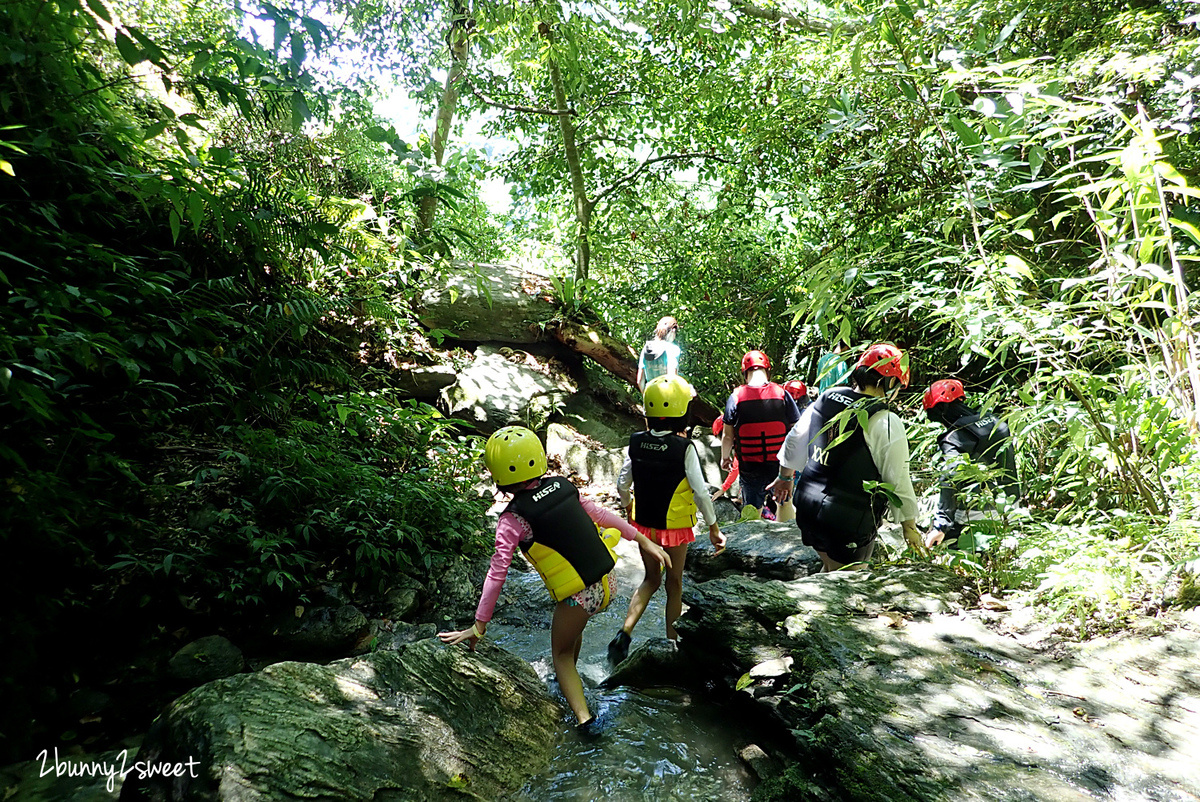 宜蘭親子景點》南澳漂漂河～Yama漂流｜亞溤而夏～天然野溪漂流趣、刺激好玩激流碰碰船 @兔兒毛毛姊妹花