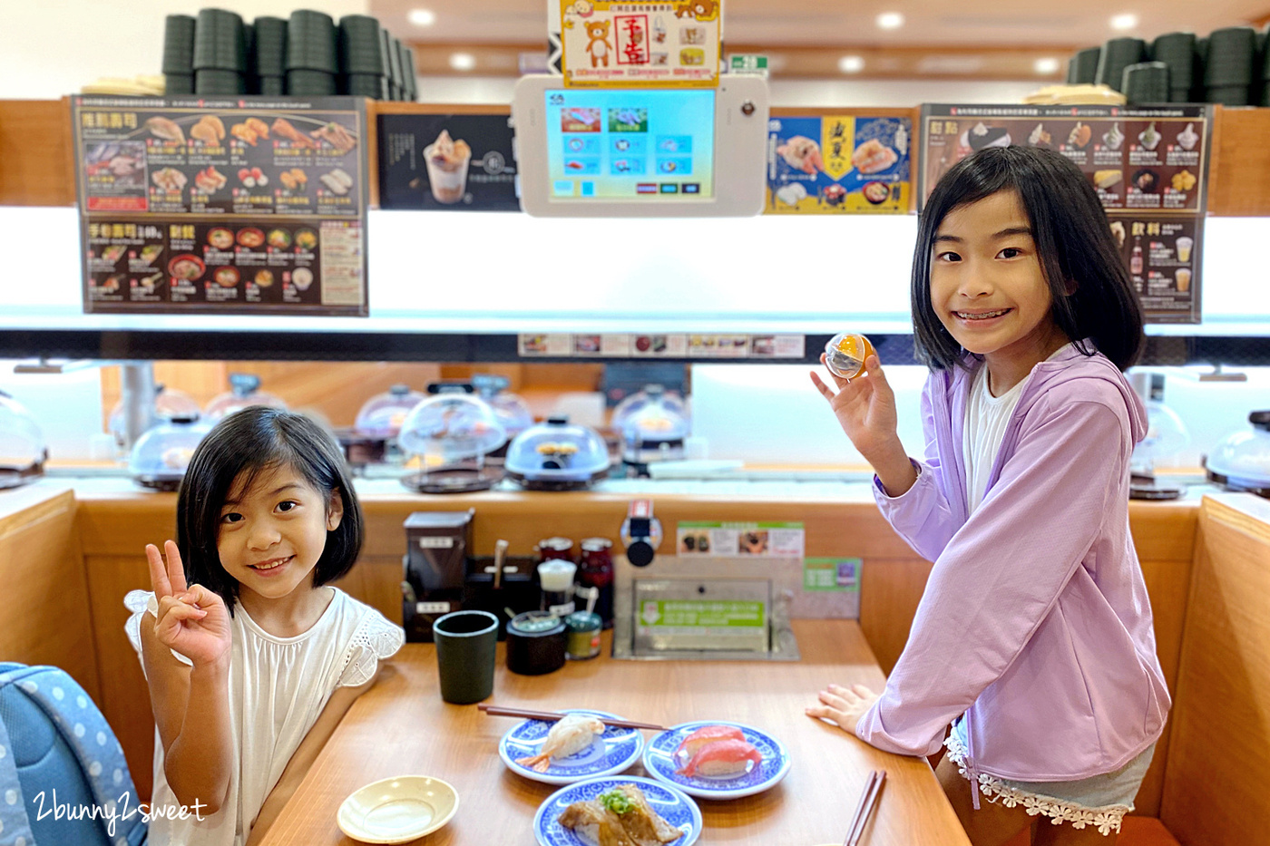 宜蘭美食迴轉壽司》藏壽司宜蘭新月店～藏壽司進軍宜蘭新月廣場，限時九折優惠活動 x 藏壽司拉拉熊扭蛋 x 限量拉拉熊金銀賞 x 七月推薦壽司 &#038; 甜點菜單｜交通資訊｜用餐方式 @兔兒毛毛姊妹花