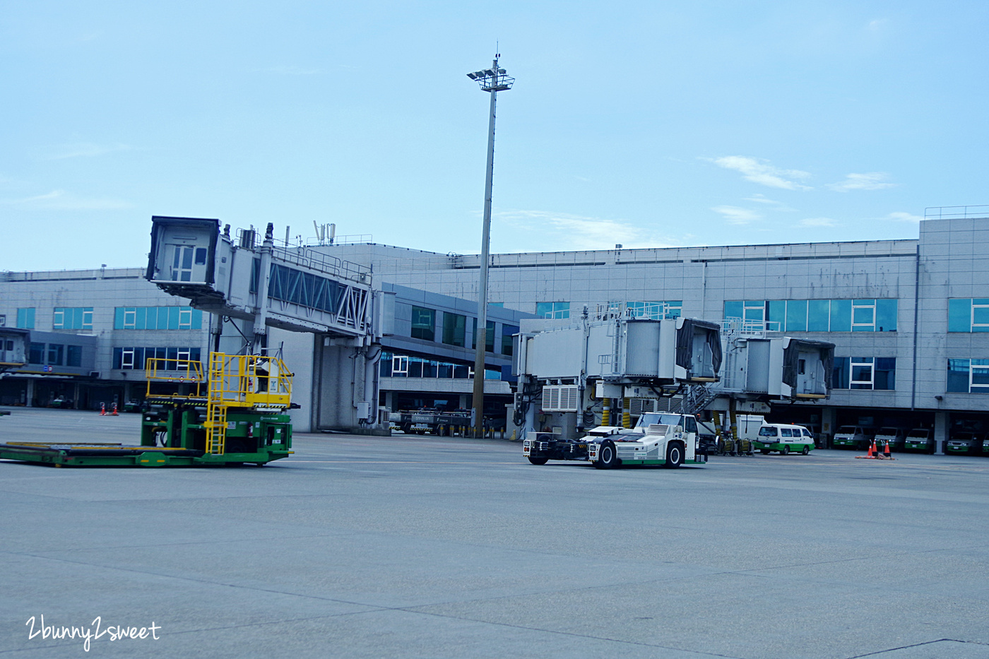 桃園親子活動》KKday x 台灣虎航 2020 航空夏令營～一日機場地勤、空服員體驗 x 近距離認識飛機 x 在飛機跑道上來場機場巡禮～超難得的航空體驗營 @兔兒毛毛姊妹花