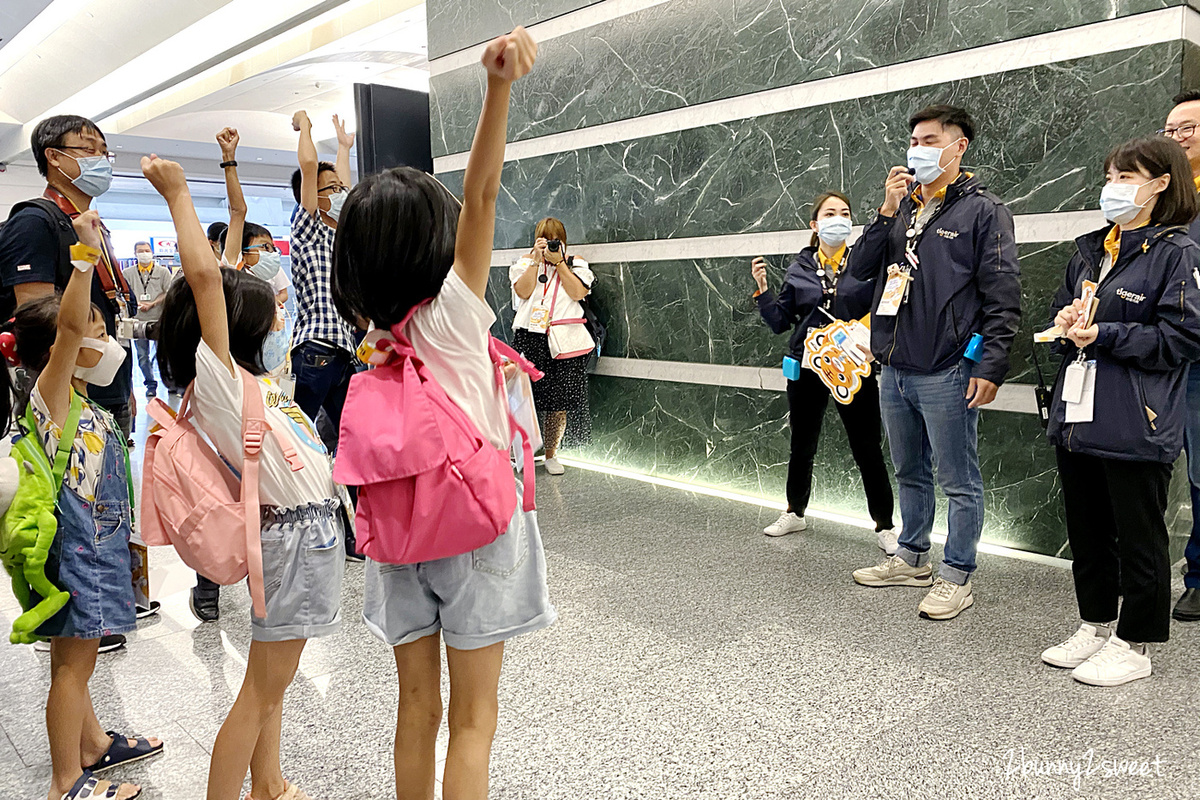 桃園親子活動》KKday x 台灣虎航 2020 航空夏令營～一日機場地勤、空服員體驗 x 近距離認識飛機 x 在飛機跑道上來場機場巡禮～超難得的航空體驗營 @兔兒毛毛姊妹花