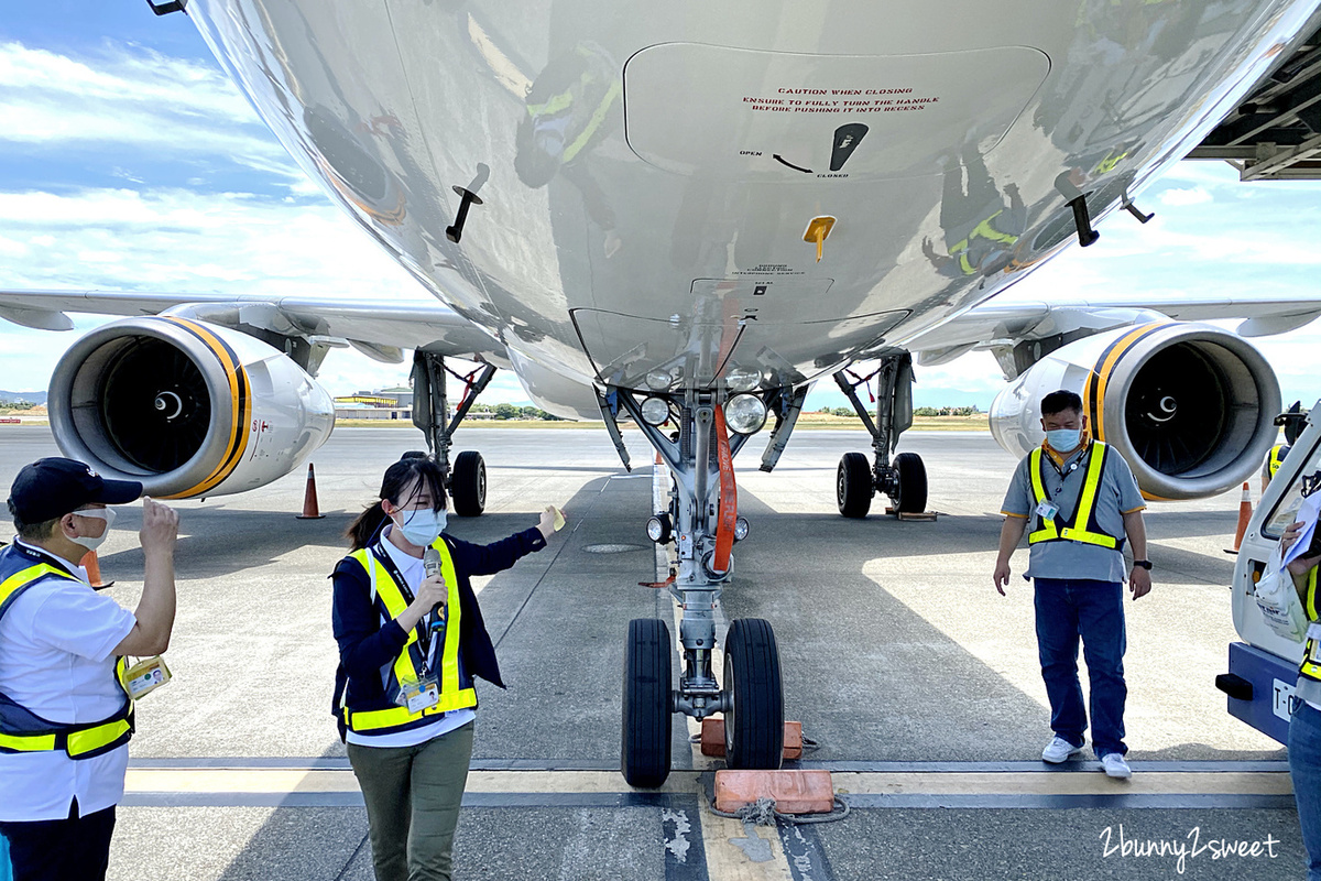 桃園親子活動》KKday x 台灣虎航 2020 航空夏令營～一日機場地勤、空服員體驗 x 近距離認識飛機 x 在飛機跑道上來場機場巡禮～超難得的航空體驗營 @兔兒毛毛姊妹花