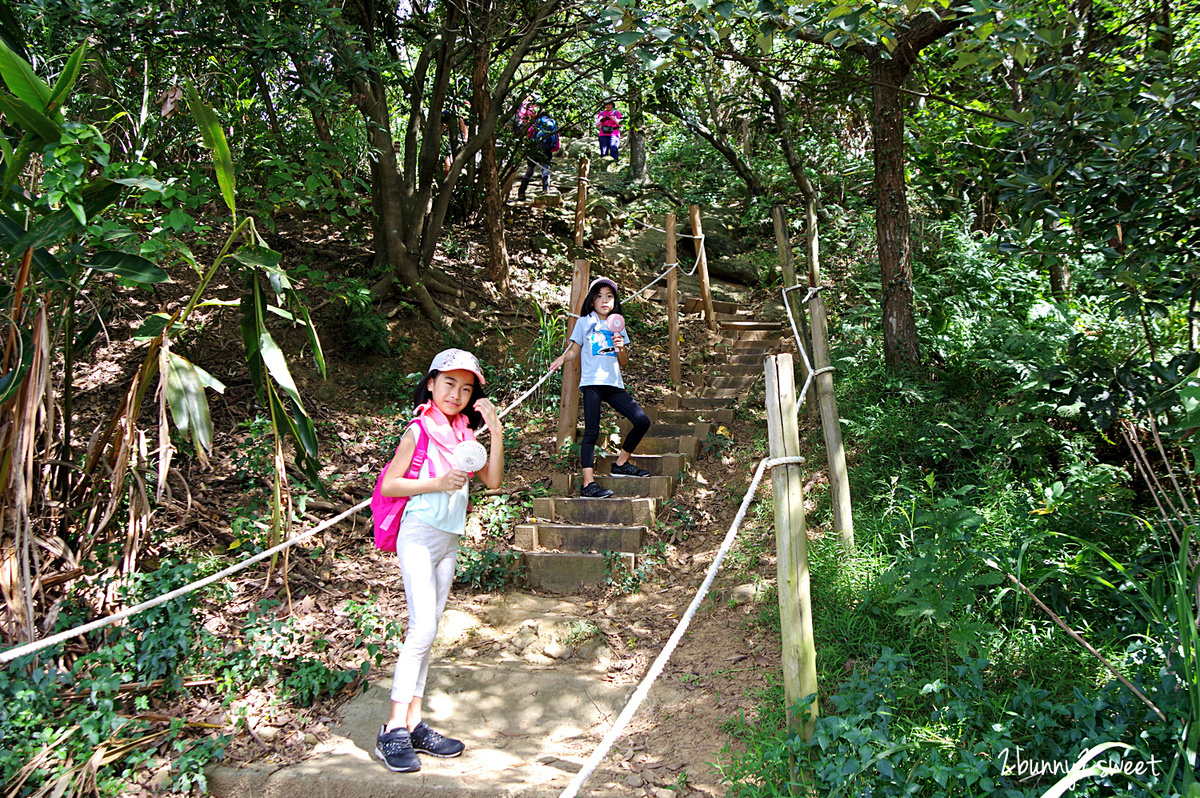 新北鶯歌一日遊》新北微笑山線。親子玩山趣｜鶯歌親子登山步道路線推薦～鶯歌石步道、孫龍步道，順遊鶯歌陶瓷老街、鶯歌陶瓷博物館、古鐘樓公園 @兔兒毛毛姊妹花