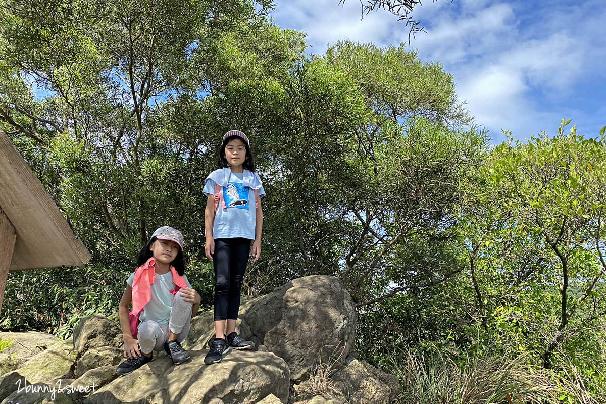 新北鶯歌一日遊》新北微笑山線。親子玩山趣｜鶯歌親子登山步道路線推薦～鶯歌石步道、孫龍步道，順遊鶯歌陶瓷老街、鶯歌陶瓷博物館、古鐘樓公園 @兔兒毛毛姊妹花