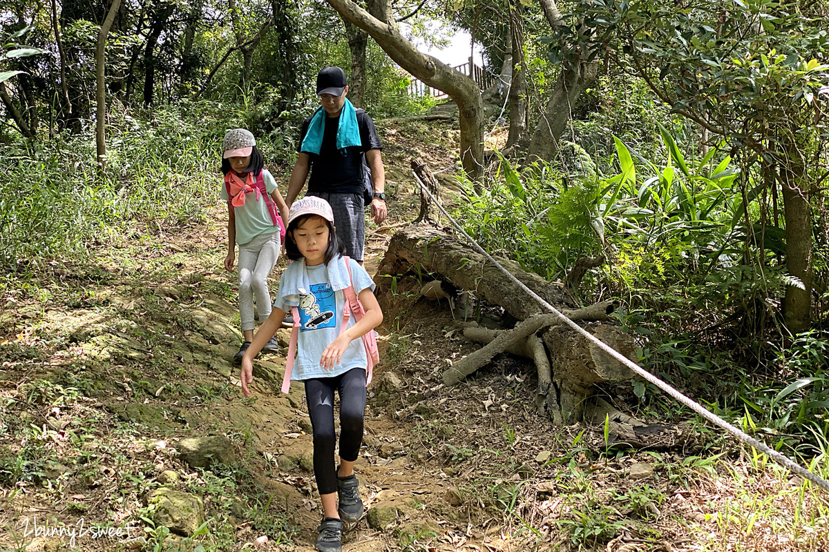 新北鶯歌一日遊》新北微笑山線。親子玩山趣｜鶯歌親子登山步道路線推薦～鶯歌石步道、孫龍步道，順遊鶯歌陶瓷老街、鶯歌陶瓷博物館、古鐘樓公園 @兔兒毛毛姊妹花