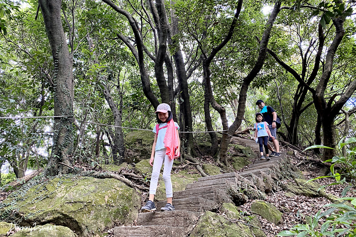 新北鶯歌一日遊》新北微笑山線。親子玩山趣｜鶯歌親子登山步道路線推薦～鶯歌石步道、孫龍步道，順遊鶯歌陶瓷老街、鶯歌陶瓷博物館、古鐘樓公園 @兔兒毛毛姊妹花