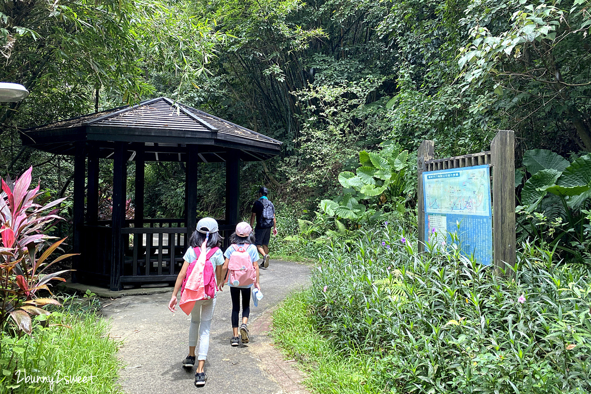 新北鶯歌一日遊》新北微笑山線。親子玩山趣｜鶯歌親子登山步道路線推薦～鶯歌石步道、孫龍步道，順遊鶯歌陶瓷老街、鶯歌陶瓷博物館、古鐘樓公園 @兔兒毛毛姊妹花