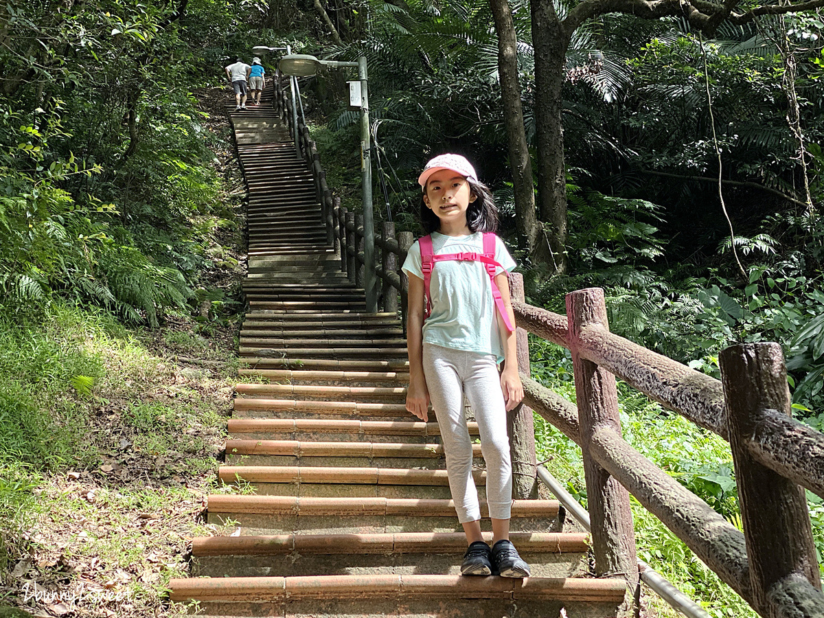 新北鶯歌一日遊》新北微笑山線。親子玩山趣｜鶯歌親子登山步道路線推薦～鶯歌石步道、孫龍步道，順遊鶯歌陶瓷老街、鶯歌陶瓷博物館、古鐘樓公園 @兔兒毛毛姊妹花