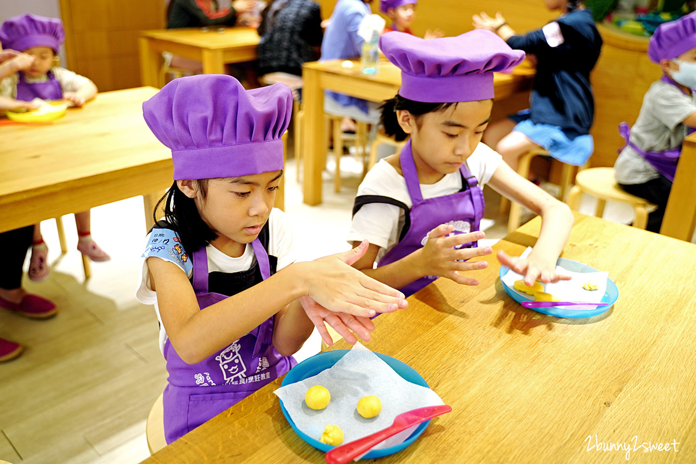 新竹親子餐廳》大房子親子餐廳樂園～新竹最大親子餐廳，有室內樂園、戶外賽車場、攀岩區、大沙坑，入園贈送免費 DIY｜新竹室內景點｜雨天景點｜室內樂園 @兔兒毛毛姊妹花