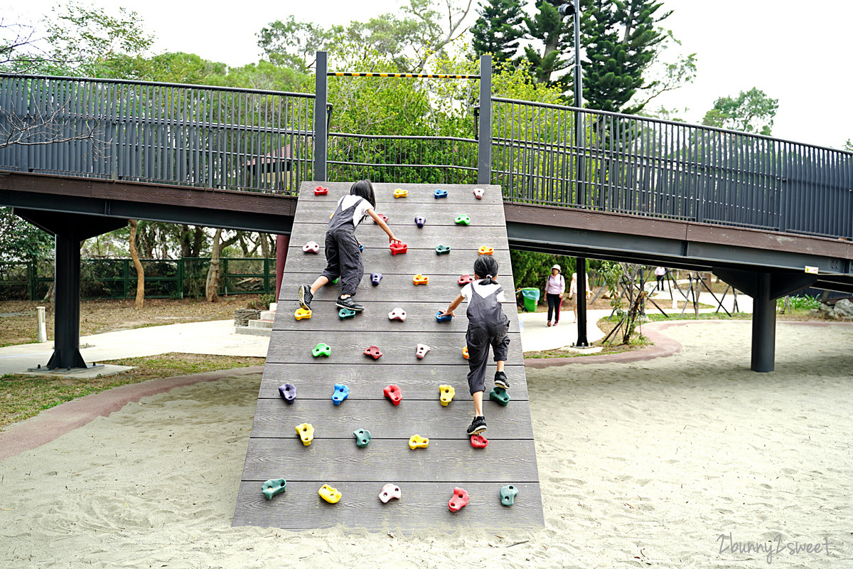 大甲鐵砧山雕塑公園｜台中特色公園～全台唯一鋼管爬網，溜索、沙坑&#8230;全齡化公園好好玩 @兔兒毛毛姊妹花