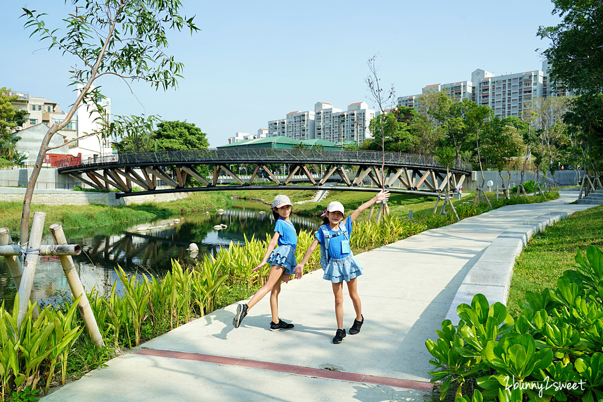 台南特色公園【竹溪水岸園區遊戲場】台南體運公園兒童遊樂場～超特別遊具，還有超美生態湖 @兔兒毛毛姊妹花