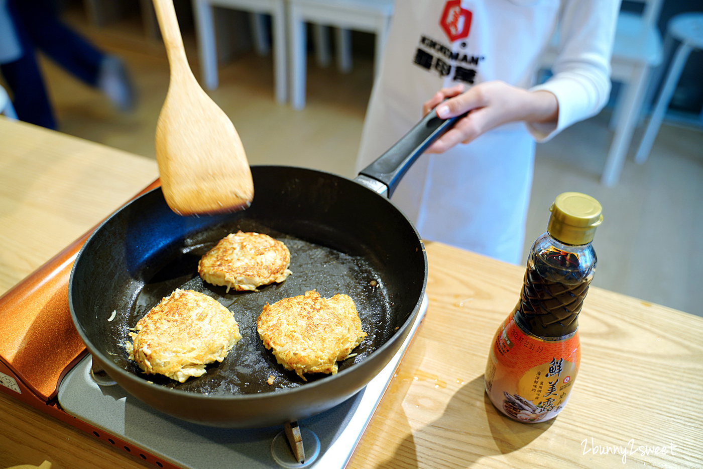 免費親子活動》龜甲萬親子料理教室~免費料理教室好好玩又長知識，一鍋到底做出三道野炊料理，簡單、節能又美味｜龜甲萬醬油、鮮美露、料亭和露食譜 @兔兒毛毛姊妹花