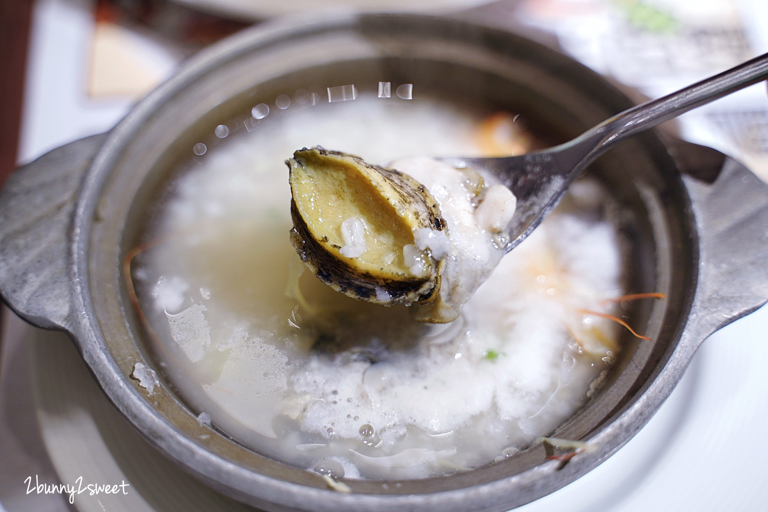 台北吃到飽》豐 FOOD 海陸百匯吃到飽 x 小小廚師體驗營～爸媽享用豐盛海陸料理、異國美食、啤酒和氣泡水無限暢飲，小孩有專人帶領玩料理 DIY～大人小孩都開心｜大直親子手作 @兔兒毛毛姊妹花