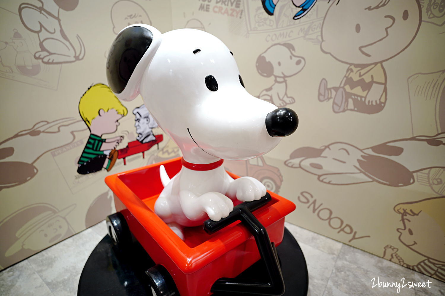 史努比特展》PEANUTS 花生漫畫 70 週年巡迴展 台北最終場～SNOOPY 巨型扭蛋機、獨家限量版商品、超可愛拍照打卡場景～完全免費參觀!! @兔兒毛毛姊妹花