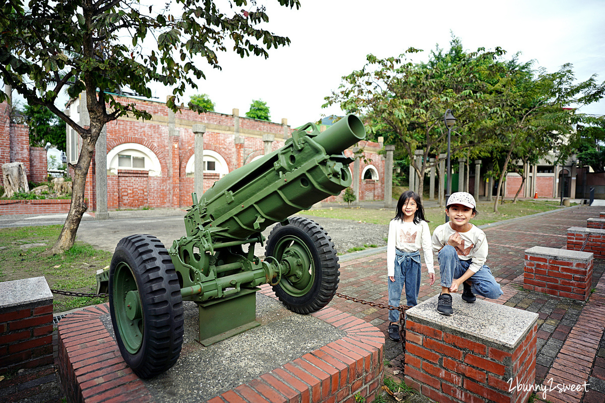 南投親子景點》軍史公園～車車迷、軍事迷必訪!! 戰車、戰鬥機、兩棲登陸艇&#8230;超多退役軍事武器免費看｜集集免費景點 @兔兒毛毛姊妹花