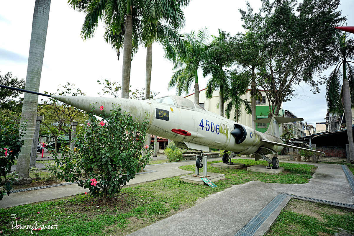 南投親子景點》軍史公園～車車迷、軍事迷必訪!! 戰車、戰鬥機、兩棲登陸艇&#8230;超多退役軍事武器免費看｜集集免費景點 @兔兒毛毛姊妹花