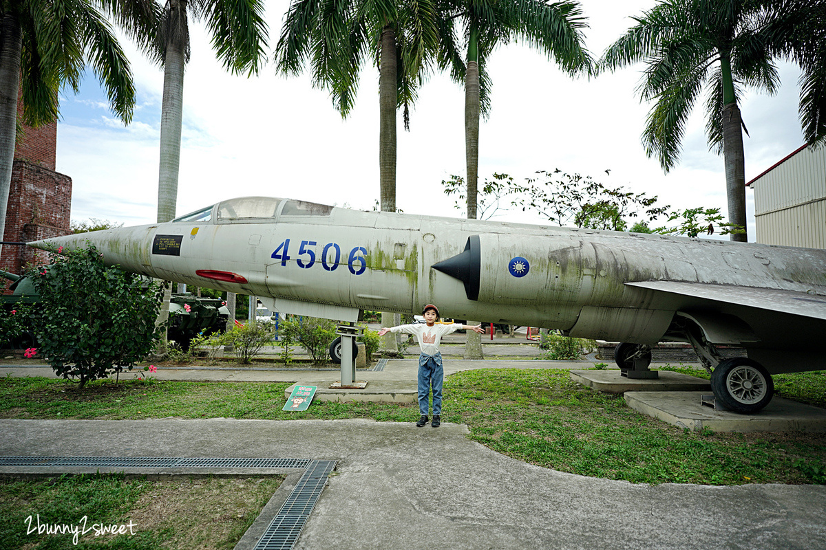 南投親子景點》軍史公園～車車迷、軍事迷必訪!! 戰車、戰鬥機、兩棲登陸艇&#8230;超多退役軍事武器免費看｜集集免費景點 @兔兒毛毛姊妹花