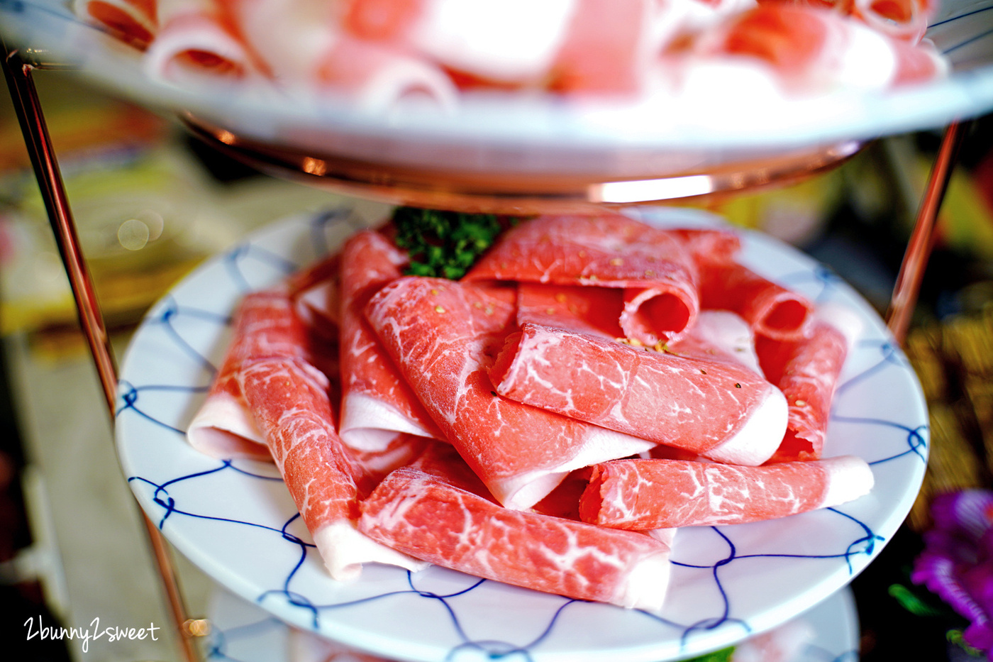 花蓮美食》花蓮養鍋｜養鍋花蓮中山店～平價又美味的涮涮鍋，12 種湯頭，超澎湃海鮮盤、野生龍蝦，肉品還能加量，飲料、冰沙、冰淇淋吃到飽｜花蓮火鍋推薦 @兔兒毛毛姊妹花