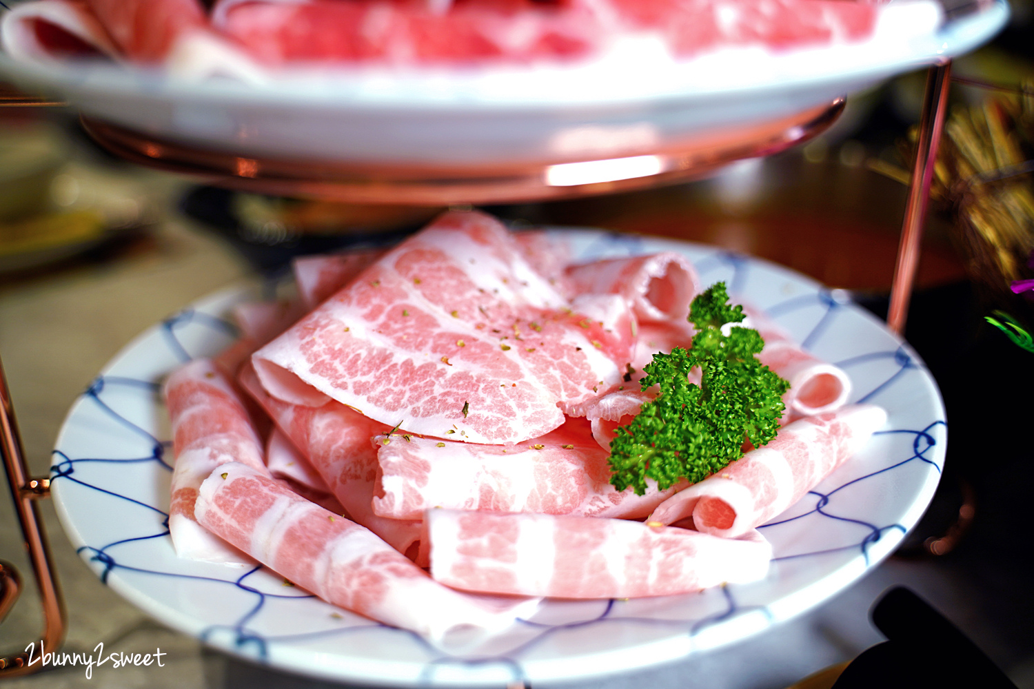 花蓮美食》花蓮養鍋｜養鍋花蓮中山店～平價又美味的涮涮鍋，12 種湯頭，超澎湃海鮮盤、野生龍蝦，肉品還能加量，飲料、冰沙、冰淇淋吃到飽｜花蓮火鍋推薦 @兔兒毛毛姊妹花