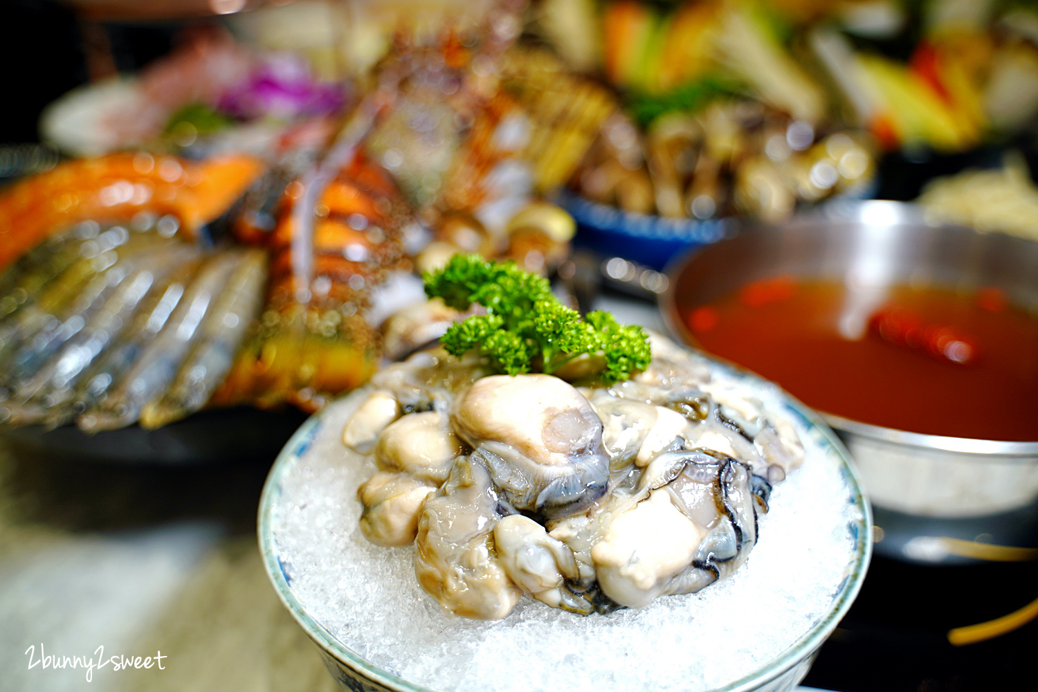 花蓮美食》花蓮養鍋｜養鍋花蓮中山店～平價又美味的涮涮鍋，12 種湯頭，超澎湃海鮮盤、野生龍蝦，肉品還能加量，飲料、冰沙、冰淇淋吃到飽｜花蓮火鍋推薦 @兔兒毛毛姊妹花