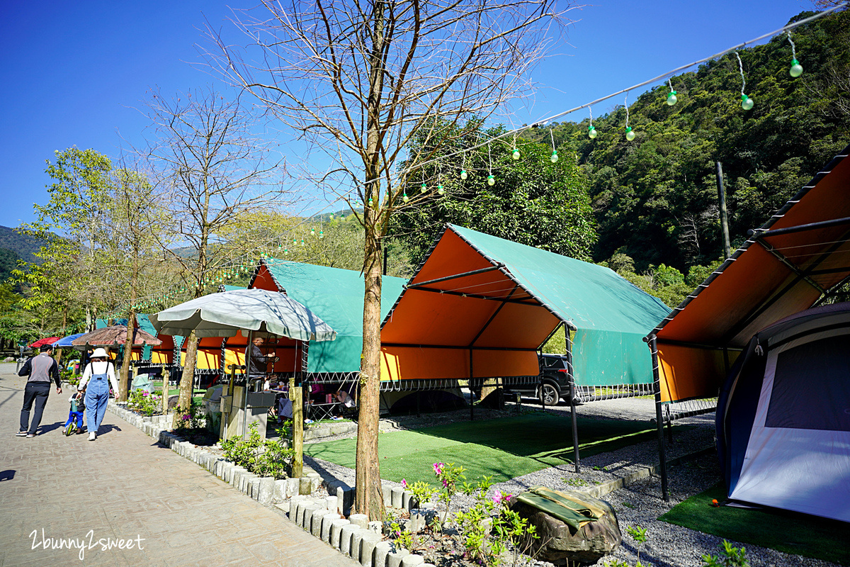 宜蘭露營》鳳梨屋水上莊園 露墅 Villa 茶花園 豪華懶人露營～滿滿美拍場景的五星露營區，一泊三食、獨立客廳衛浴、Dyson 吹風機、彈簧床和冷暖氣～一卡皮箱就能輕鬆露營超愜意 @兔兒毛毛姊妹花