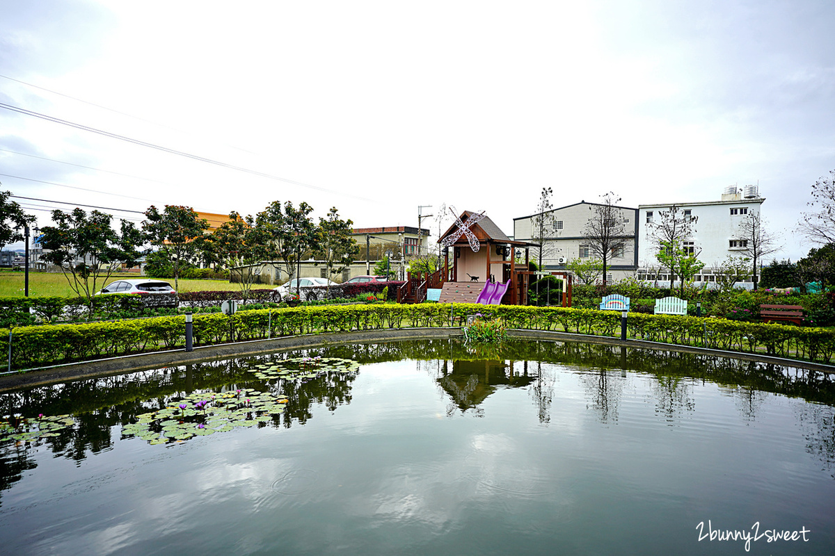 苗栗親子餐廳》儷池咖啡屋~有戶外庭園、魚池、沙坑、溜滑梯遊戲區的親子庭園餐廳，套餐有整隻炸海魚、去殼辣椒蝦～吃起來超過癮!! @兔兒毛毛姊妹花