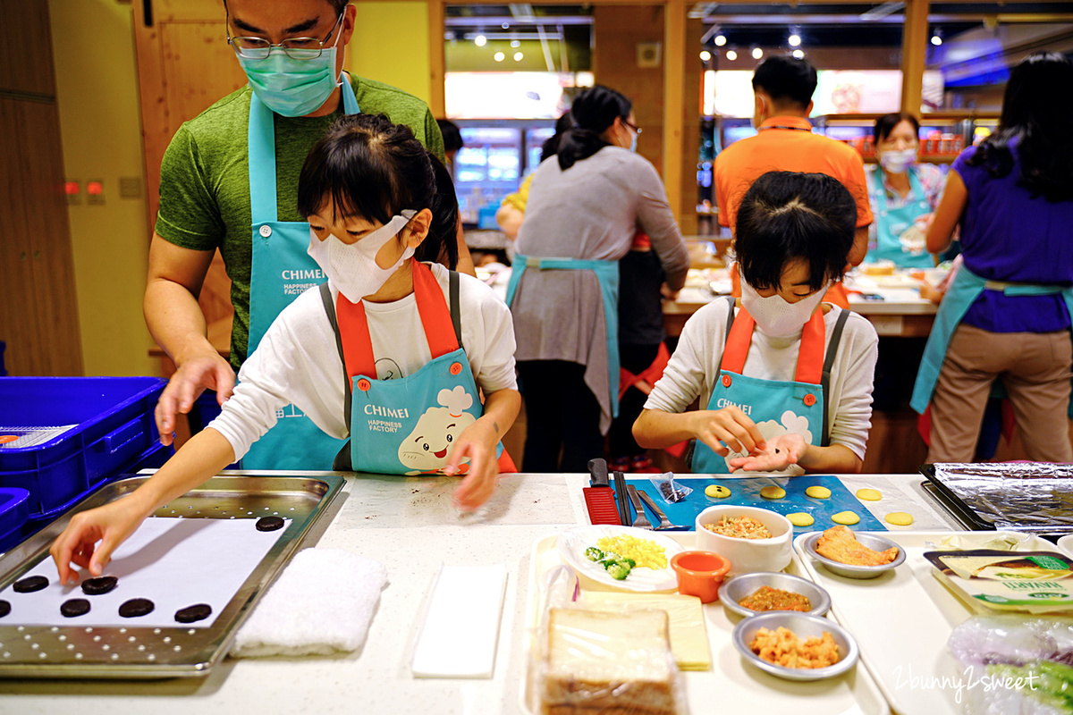 台南親子景點》奇美食品幸福工廠 x 親子動手作 幸福野餐趣｜超搶手 DIY、互動遊戲展區、好拍打卡場景、品嚐免費包子，還是台南最大親子餐廳 @兔兒毛毛姊妹花