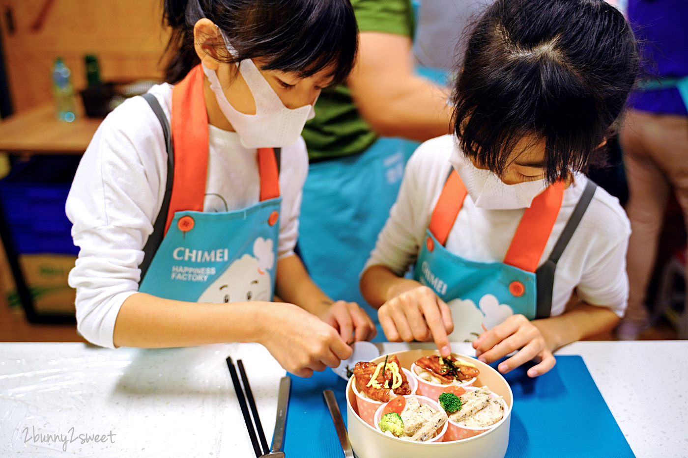 台南親子景點》奇美食品幸福工廠 x 親子動手作 幸福野餐趣｜超搶手 DIY、互動遊戲展區、好拍打卡場景、品嚐免費包子，還是台南最大親子餐廳 @兔兒毛毛姊妹花