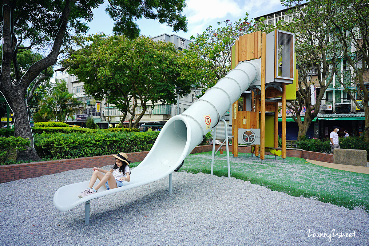 台北特色公園》知行公園～北投關渡全新特色公園遊戲場，關渡大橋、舢舨船也變身超有趣遊具，還有溜滑梯、攀爬架、石礫輸送裝置～小公園也能很放電 @兔兒毛毛姊妹花