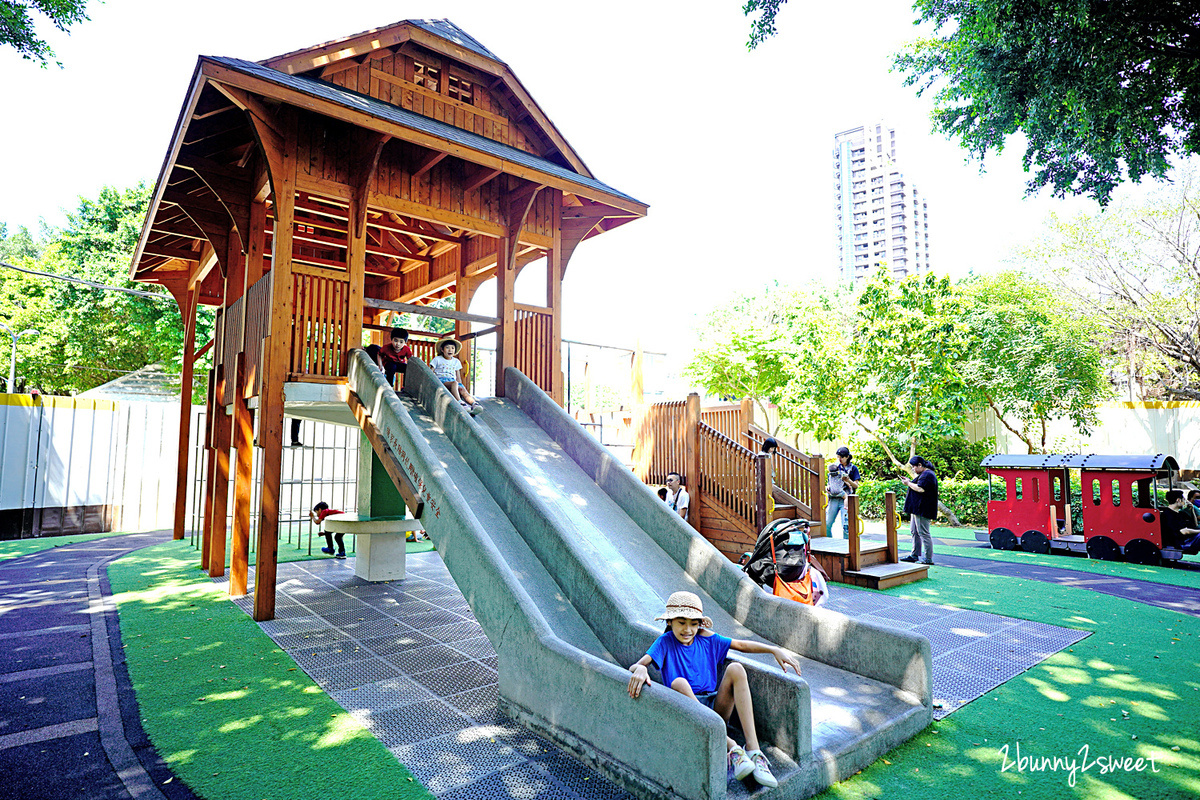 台北特色公園【北投長安公園】火車迷必訪百年木造車站變身遊戲場，大樹遮陽好玩不怕曬 @兔兒毛毛姊妹花