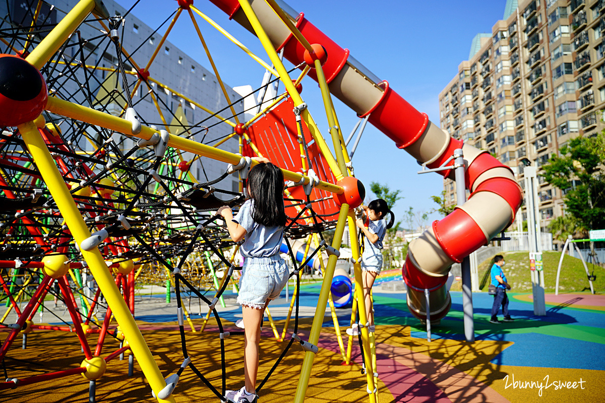 桃園台茂公園 Taimall Park｜台茂購物中心 5500 坪兒童遊戲場，媲美日本公園的大型攀爬架 @兔兒毛毛姊妹花