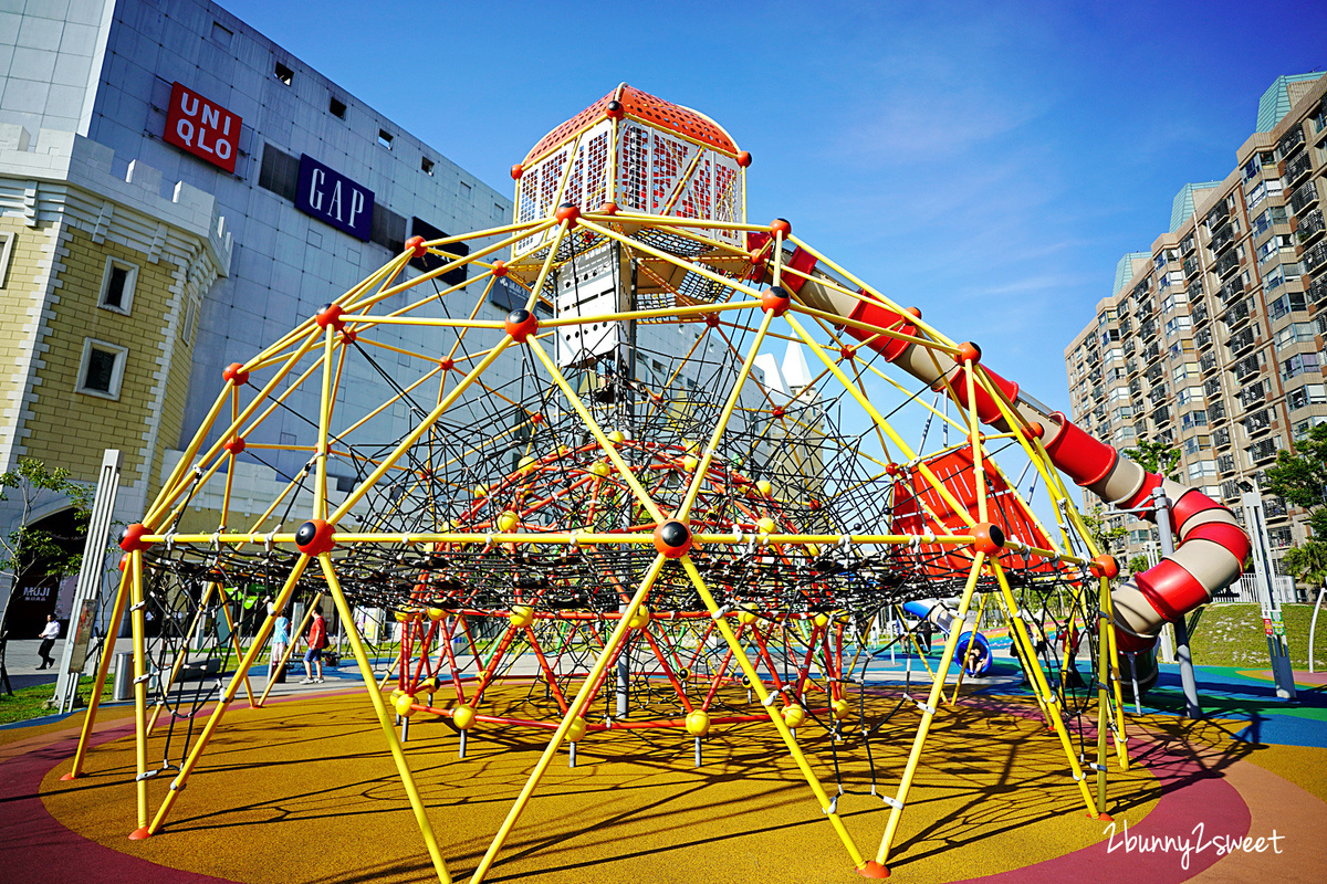 桃園台茂公園 Taimall Park｜台茂購物中心 5500 坪兒童遊戲場，媲美日本公園的大型攀爬架 @兔兒毛毛姊妹花