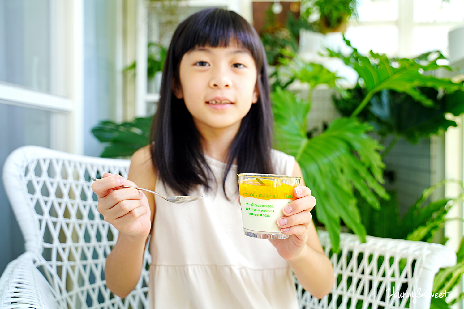 外帶宅配美食》亞尼克芒果季開跑!! 芒果控吃起來～芒果派、芒果奶酪、芒果生乳捲，整顆芒果豪邁捲入，還貼心宅配到府～宅在家也能安心吃甜點!! @兔兒毛毛姊妹花