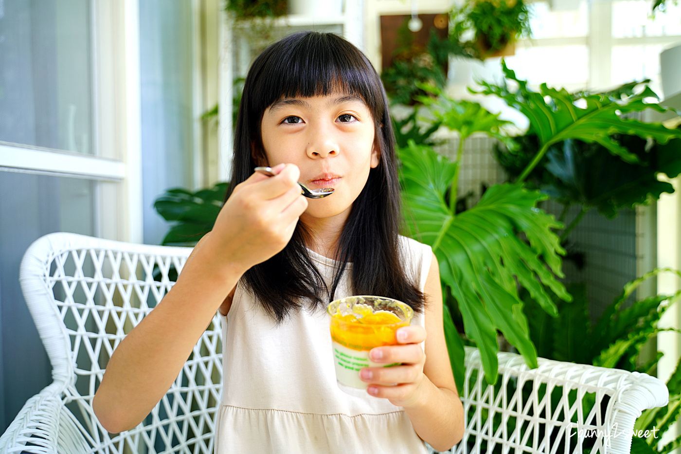 外帶宅配美食》亞尼克芒果季開跑!! 芒果控吃起來～芒果派、芒果奶酪、芒果生乳捲，整顆芒果豪邁捲入，還貼心宅配到府～宅在家也能安心吃甜點!! @兔兒毛毛姊妹花