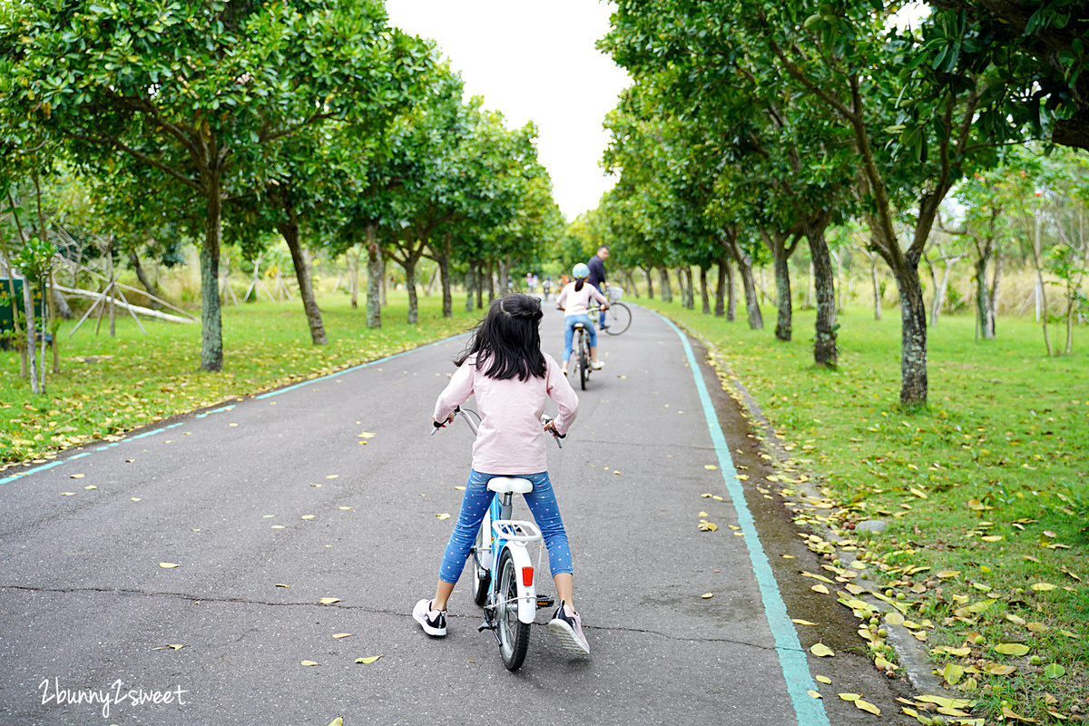 台東親子景點》台東森林公園～銅板價就能享受的絕美黑森林自行車道、夢幻琵琶湖、活水湖、鷺鷥湖，租腳踏車、親子車很方便喔～ @兔兒毛毛姊妹花