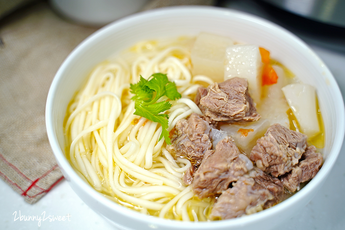 電鍋/壓力鍋食譜》清燉番茄牛肉湯～只靠原型食物湯頭就可以超鮮甜!!一個關鍵步驟讓湯頭清澈美味～也可以燙個麵條變身清燉番茄牛肉麵!! @兔兒毛毛姊妹花