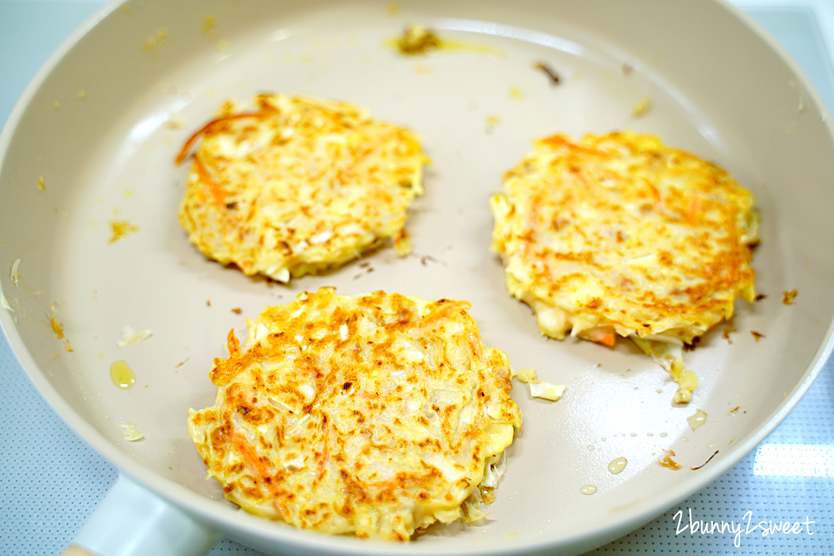 簡易食譜》蔬菜絞肉大阪燒～用全聯就能買得到的韓式煎餅粉做蔬菜大阪燒煎餅~有菜、有肉、有蛋，好吃又飽足!!｜大阪燒作法 @兔兒毛毛姊妹花