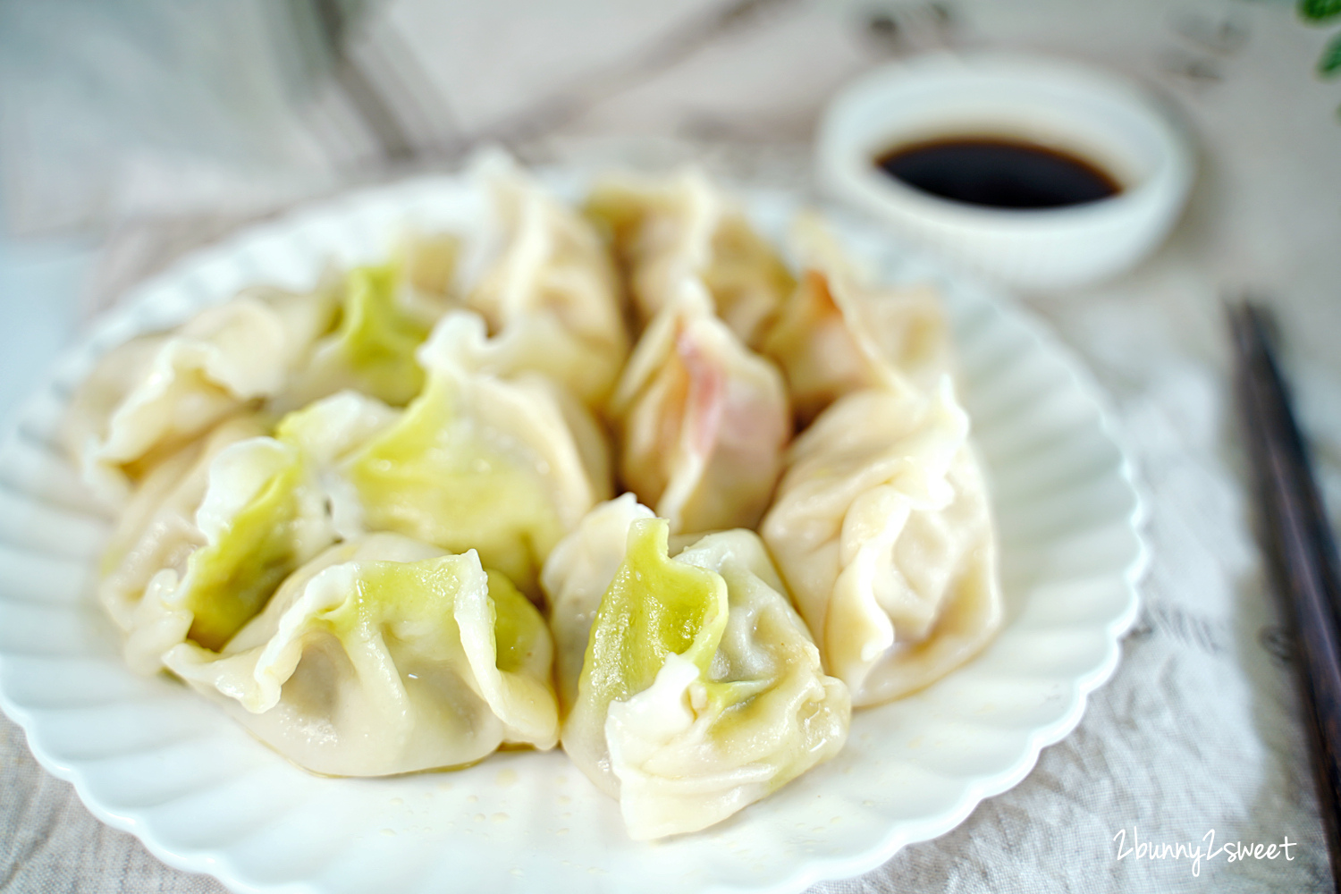 宅配美食》點水樓黑毛豬肉水餃～松露、鴨肝、九層塔包入水餃、嚴選黑毛豬肉、老母雞高湯、Q 彈手擀麵皮，小籠包等級的美味水餃可宅配也可到店取貨 @兔兒毛毛姊妹花