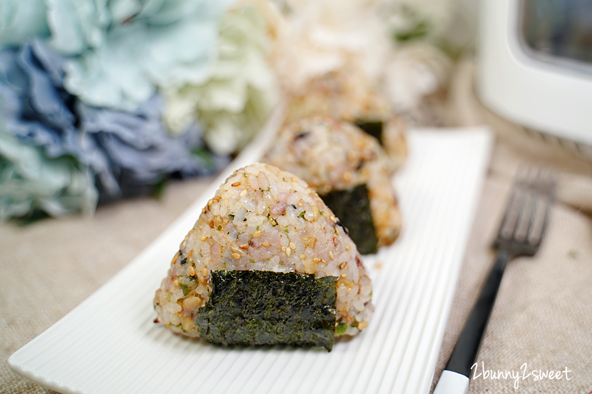 氣炸鍋食譜》氣炸日式烤飯糰～剩飯大變身!! 加入簡單幾個食材，丟進氣炸鍋或烤箱，零廚藝也能做出美味烤飯糰!! 烤飯糰做法、溫度、時間 @兔兒毛毛姊妹花