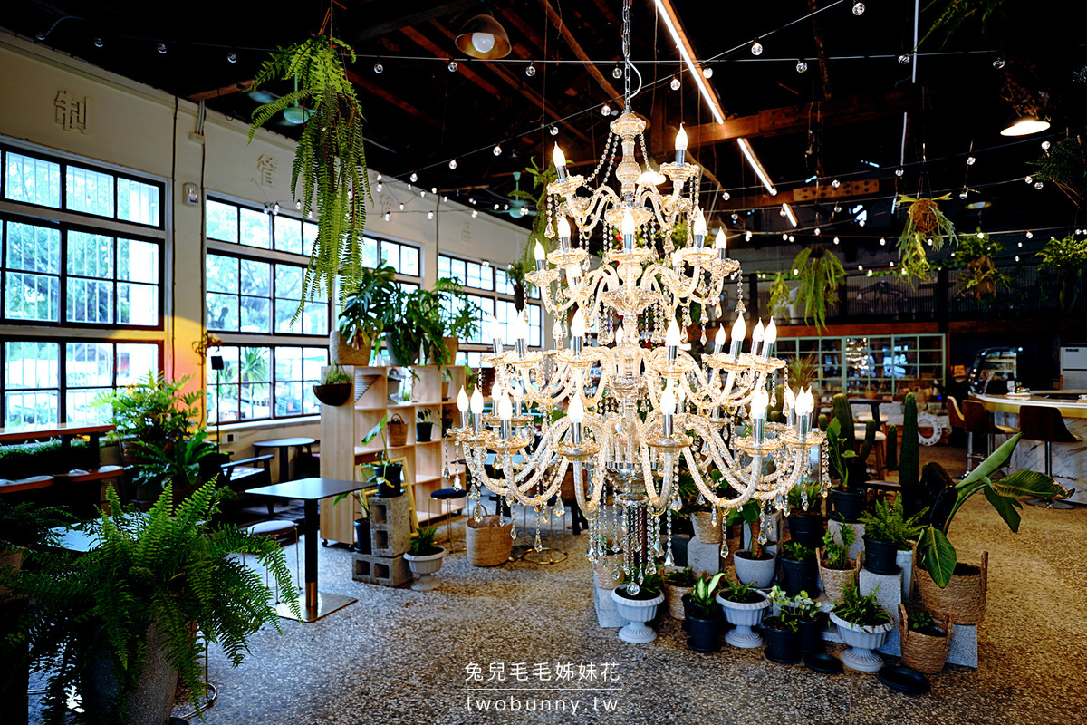 嘉義美食》廢溫室 V Greenhouse café～超療癒森林系餐廳，不只能拍美照，還能喝飲料、吃丼飯、嗑炸雞，小孩還能溜滑梯｜觀葉植物迷必訪咖啡廳 @兔兒毛毛姊妹花