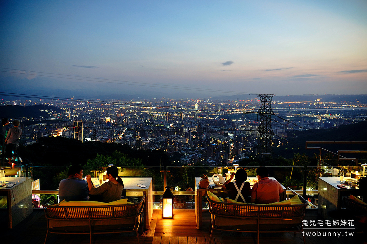 草山夜未眠景觀餐廳｜台北陽明山夜景餐廳吃台菜熱炒，夢幻旋轉木馬免費搭 @兔兒毛毛姊妹花