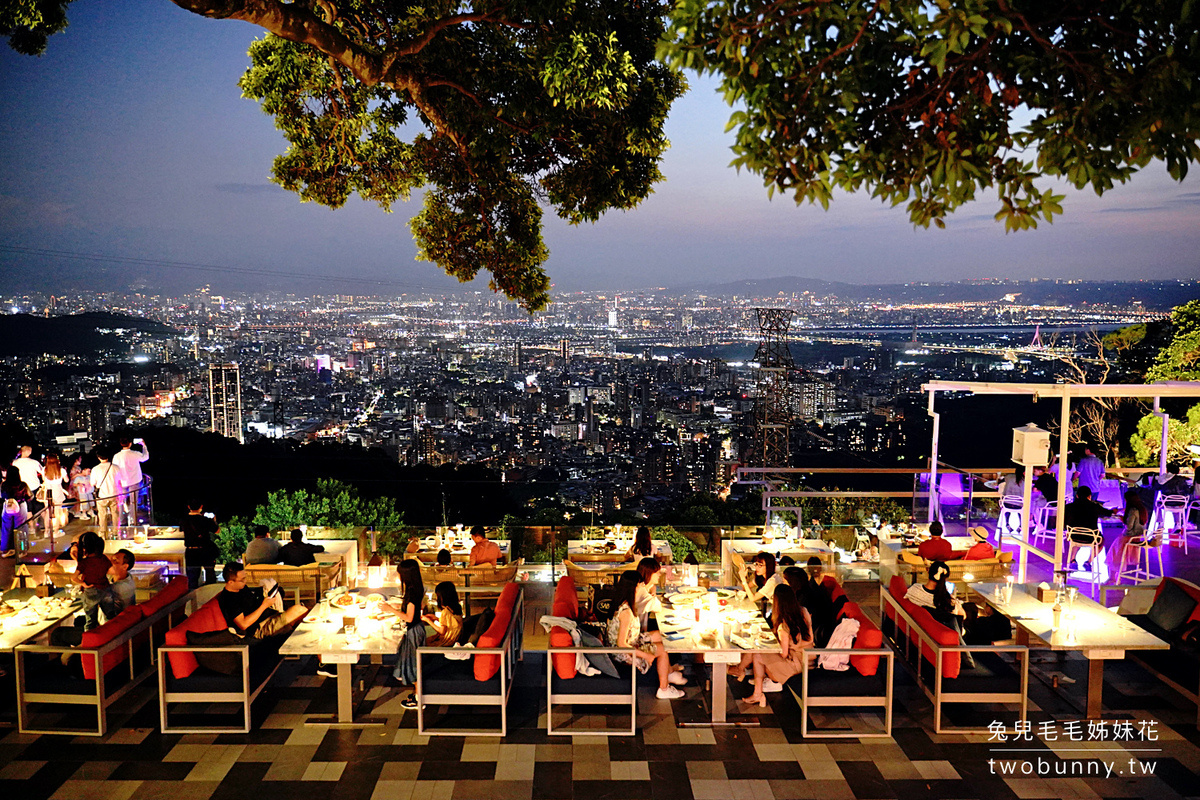 草山夜未眠景觀餐廳｜台北陽明山夜景餐廳吃台菜熱炒，夢幻旋轉木馬免費搭 @兔兒毛毛姊妹花