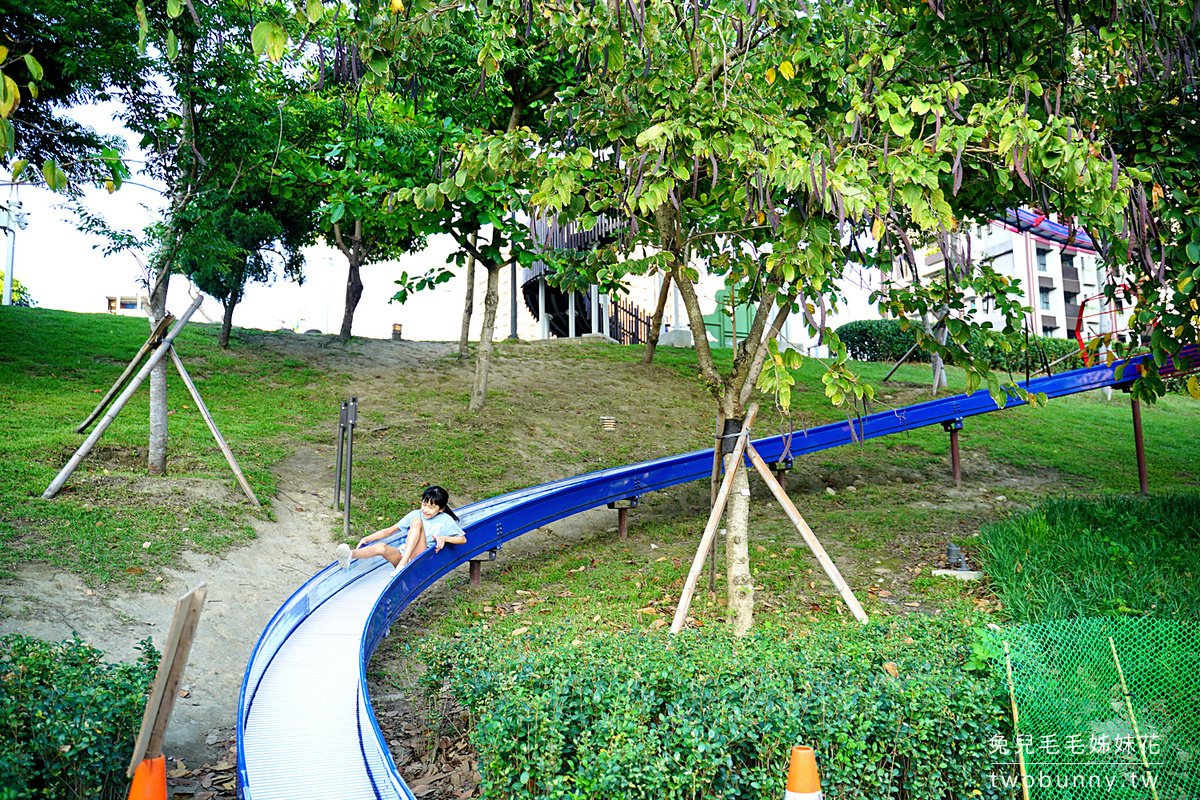 桃園親子景點》風禾公園～北台灣最長滾輪溜滑梯，六座磨石子滑梯、沙坑、鞦韆，根本是日本公園遊戲場吧 @兔兒毛毛姊妹花