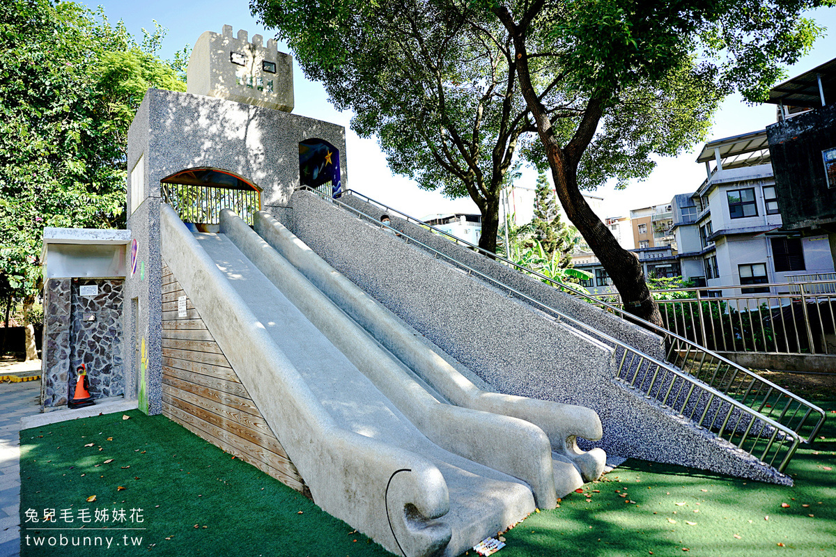 新北親子景點》泰山貴子兒童公園~機器人磨石子溜滑梯、搖搖車、攀爬網～適合小小孩 @兔兒毛毛姊妹花