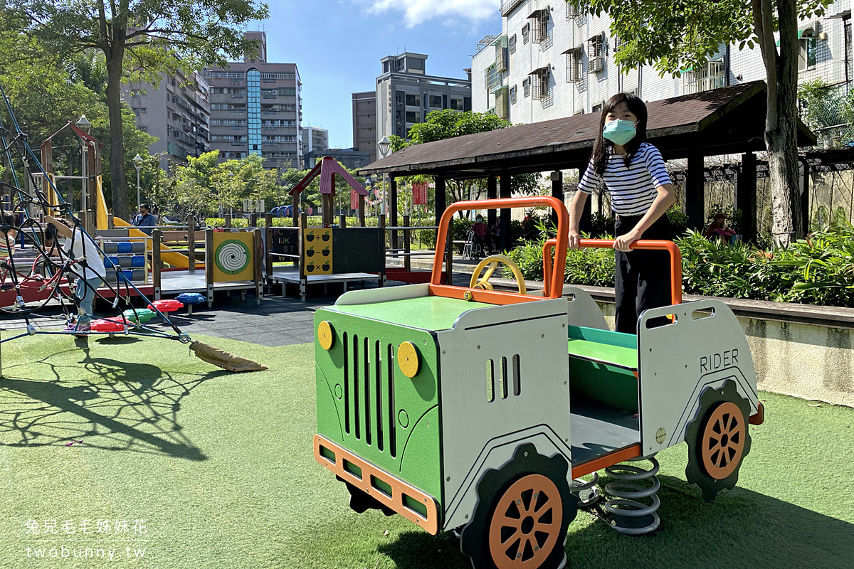 新北親子景點》泰山貴子兒童公園~機器人磨石子溜滑梯、搖搖車、攀爬網～適合小小孩 @兔兒毛毛姊妹花