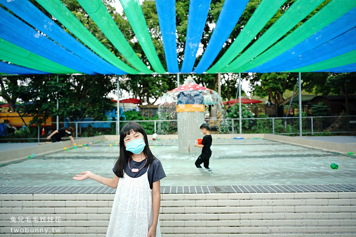 雲林親子景點【古坑鹿營親子農場】滑草、餵鹿、戲水池、氣墊床，一票到底還能換飼料 @兔兒毛毛姊妹花