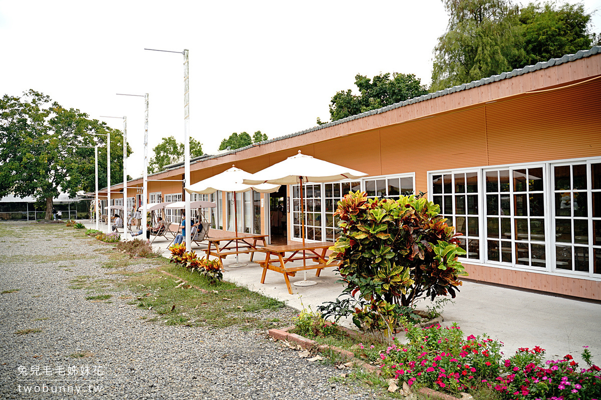 雲林親子景點【古坑鹿營親子農場】滑草、餵鹿、戲水池、氣墊床，一票到底還能換飼料 @兔兒毛毛姊妹花