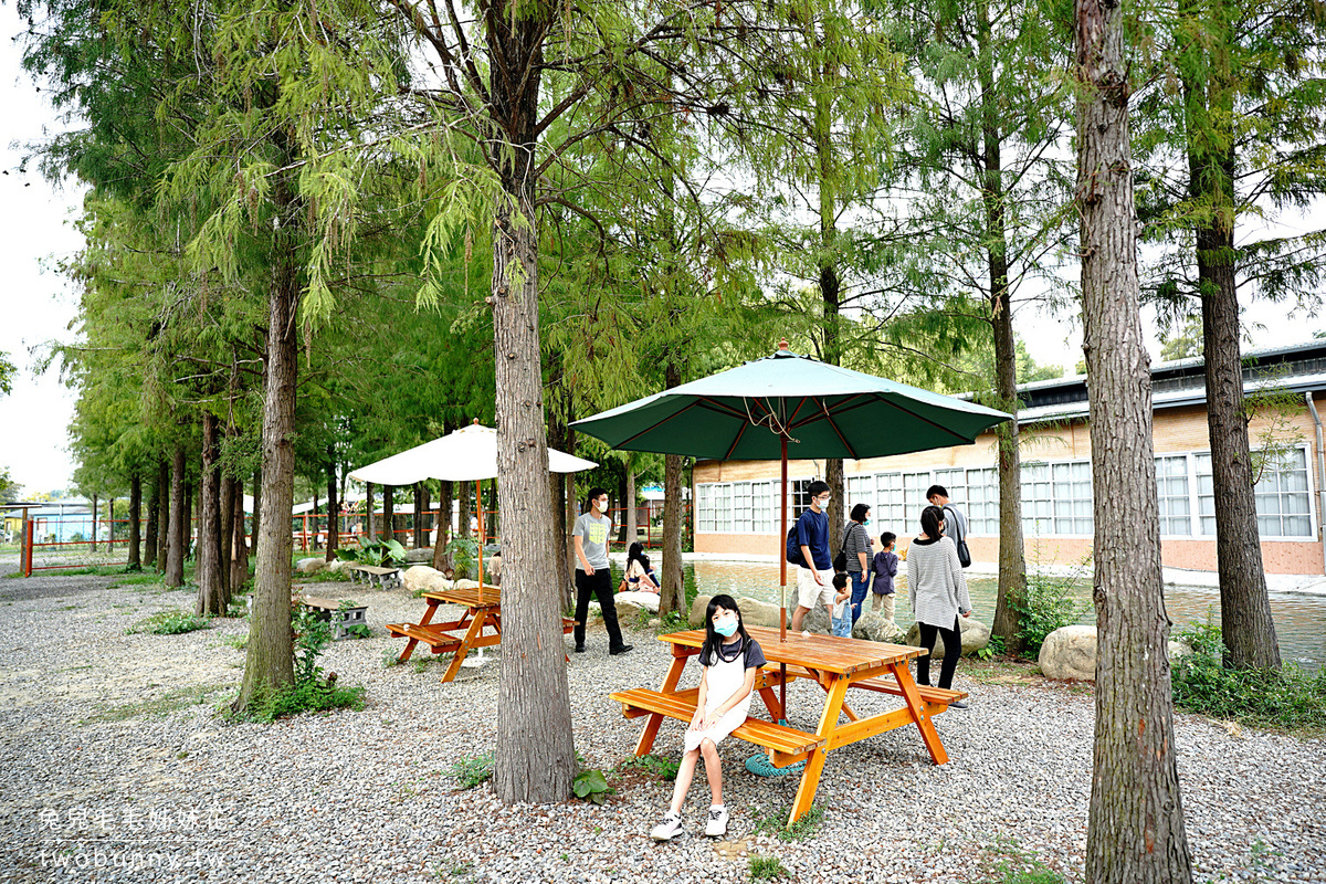 雲林親子景點【古坑鹿營親子農場】滑草、餵鹿、戲水池、氣墊床，一票到底還能換飼料 @兔兒毛毛姊妹花