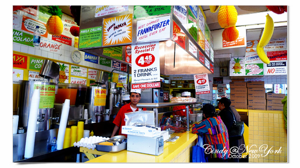 [2009 NewYork] Got Mail in New York~Cafe Lalo, Zabar&#8217;s, Gray&#8217;s Papaya @兔兒毛毛姊妹花