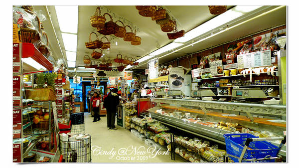 [2009 NewYork] Got Mail in New York~Cafe Lalo, Zabar&#8217;s, Gray&#8217;s Papaya @兔兒毛毛姊妹花